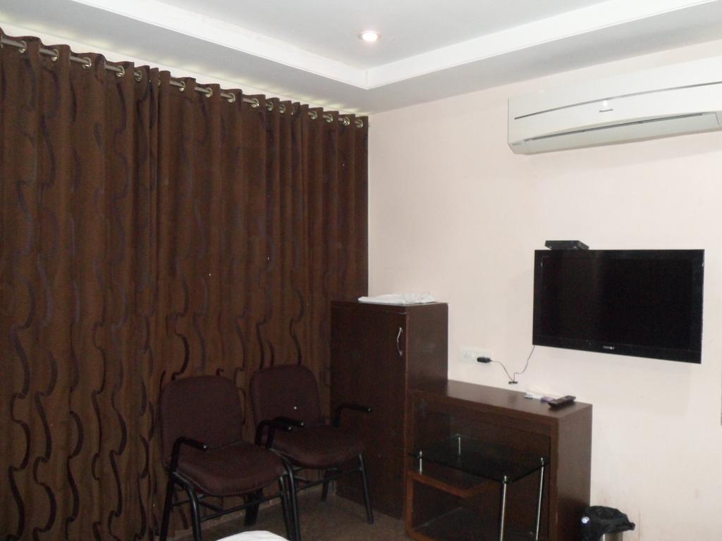 Hotel Silver Plaza Ahmedabad Room photo