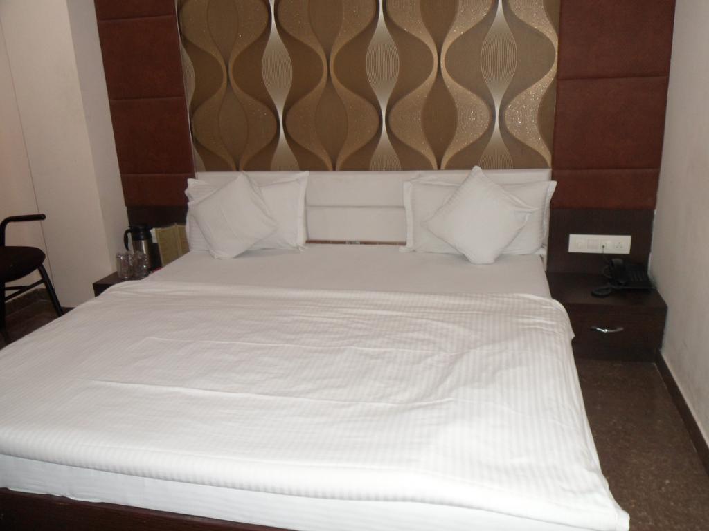 Hotel Silver Plaza Ahmedabad Room photo